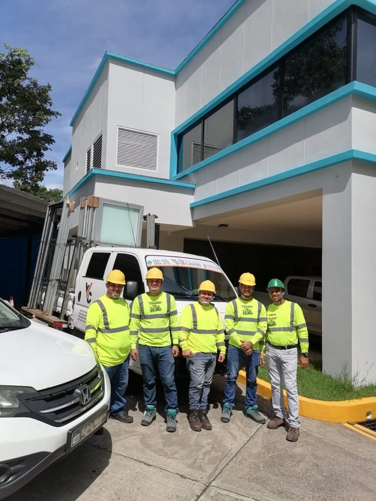 Vidrios-y-Ventana-Casere-Hombres-Trabajando