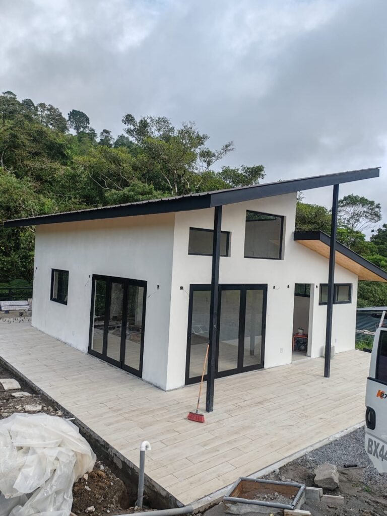 Instalaci&oacute;n de vidrios y ventanas en residencia. Chiriqu&iacute;.